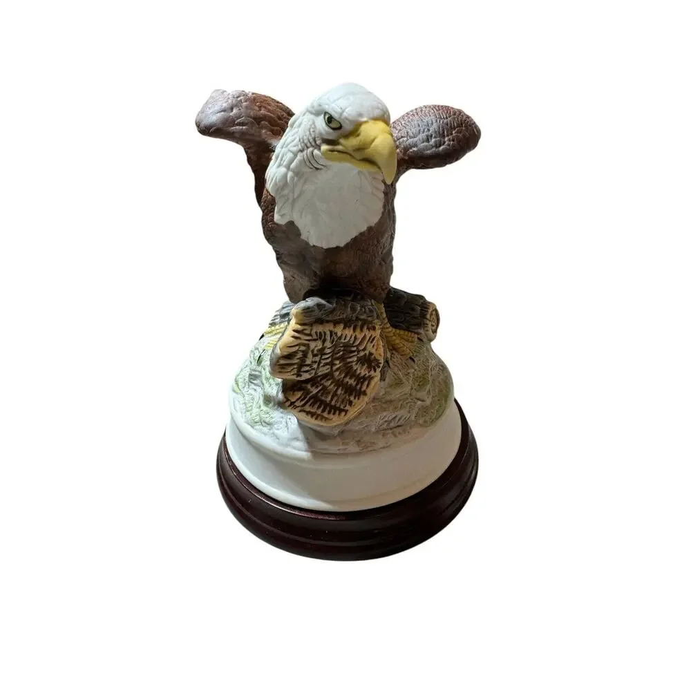 Americana Birds in Flight Collection Bald Eagle Figurine Royal Heritage Limited!